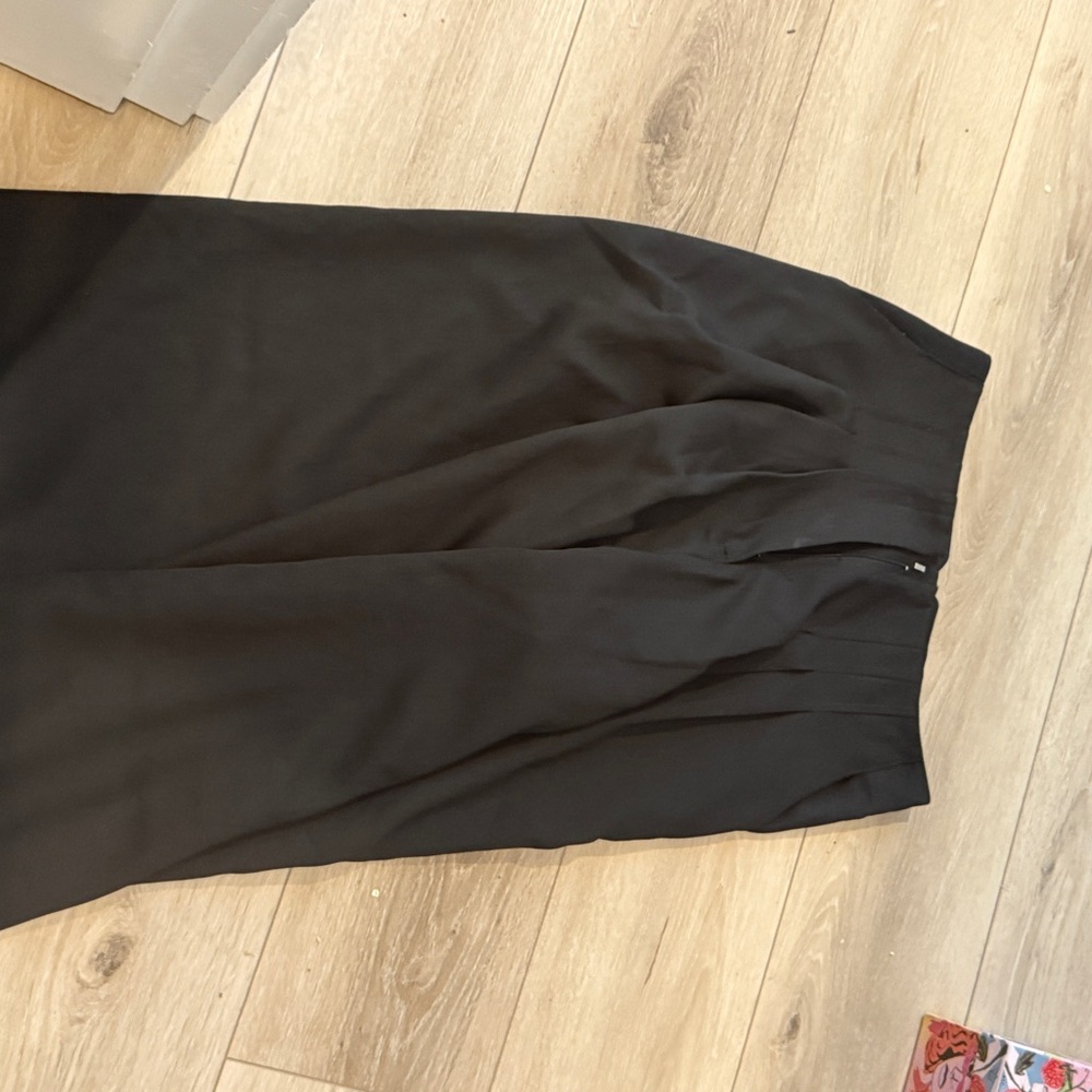 Black High-Waist Pleated Skirt